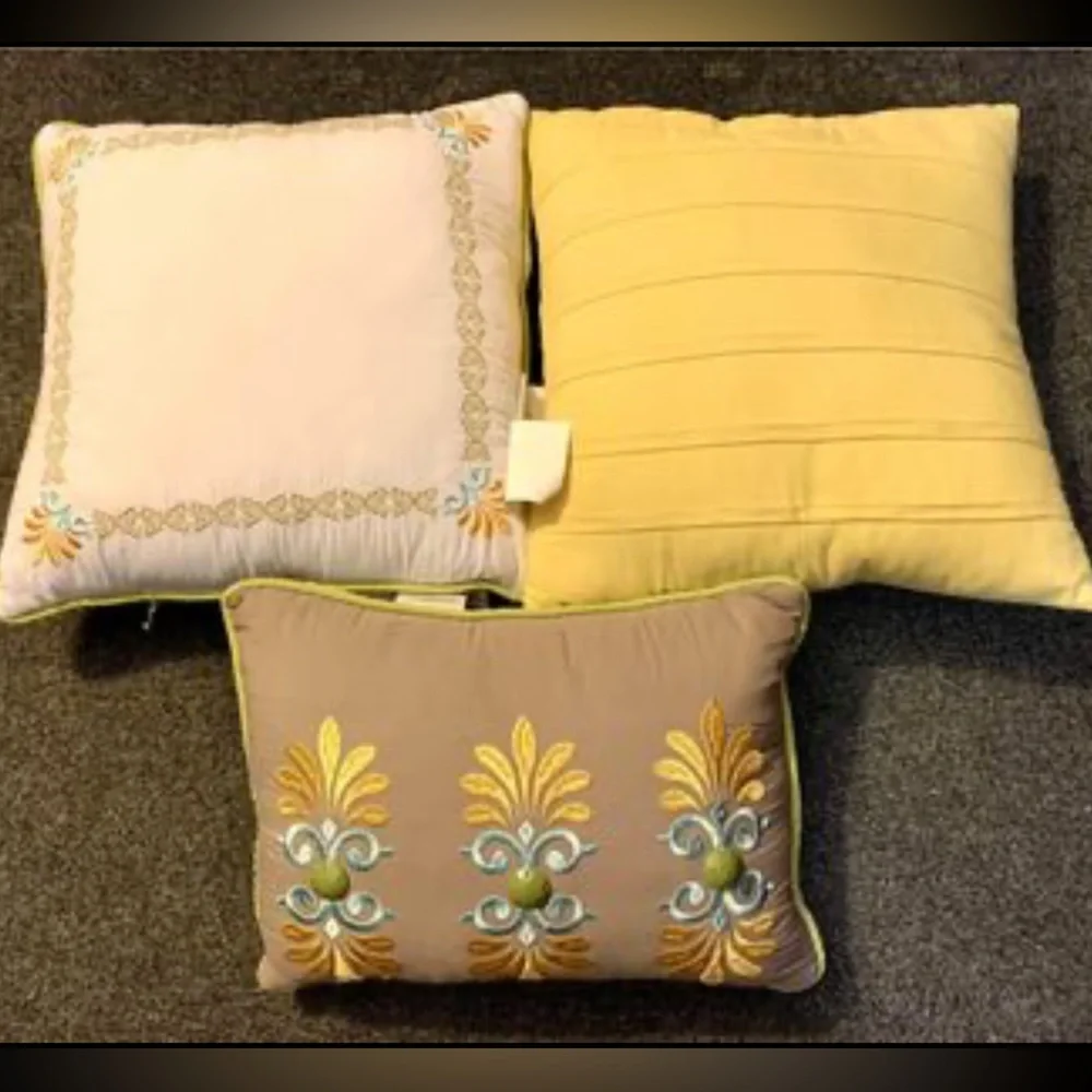 Set of 3 throw pillows yellow, tan and white with detail - Picture 1 of 1